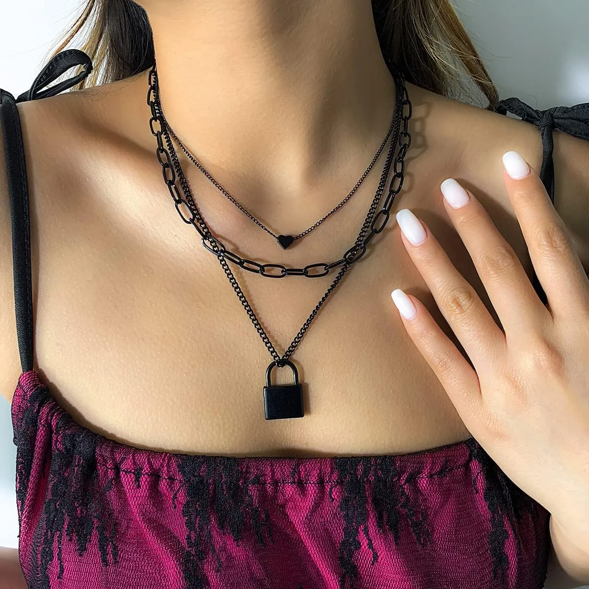 4pcs Black Layered Necklaces Trendy Retro Coin Pendant Necklace Dainty Chunky Link Chain Choker Necklaces Multilayer Adjustable Layering Chain Necklaces Set for Women Jewelry