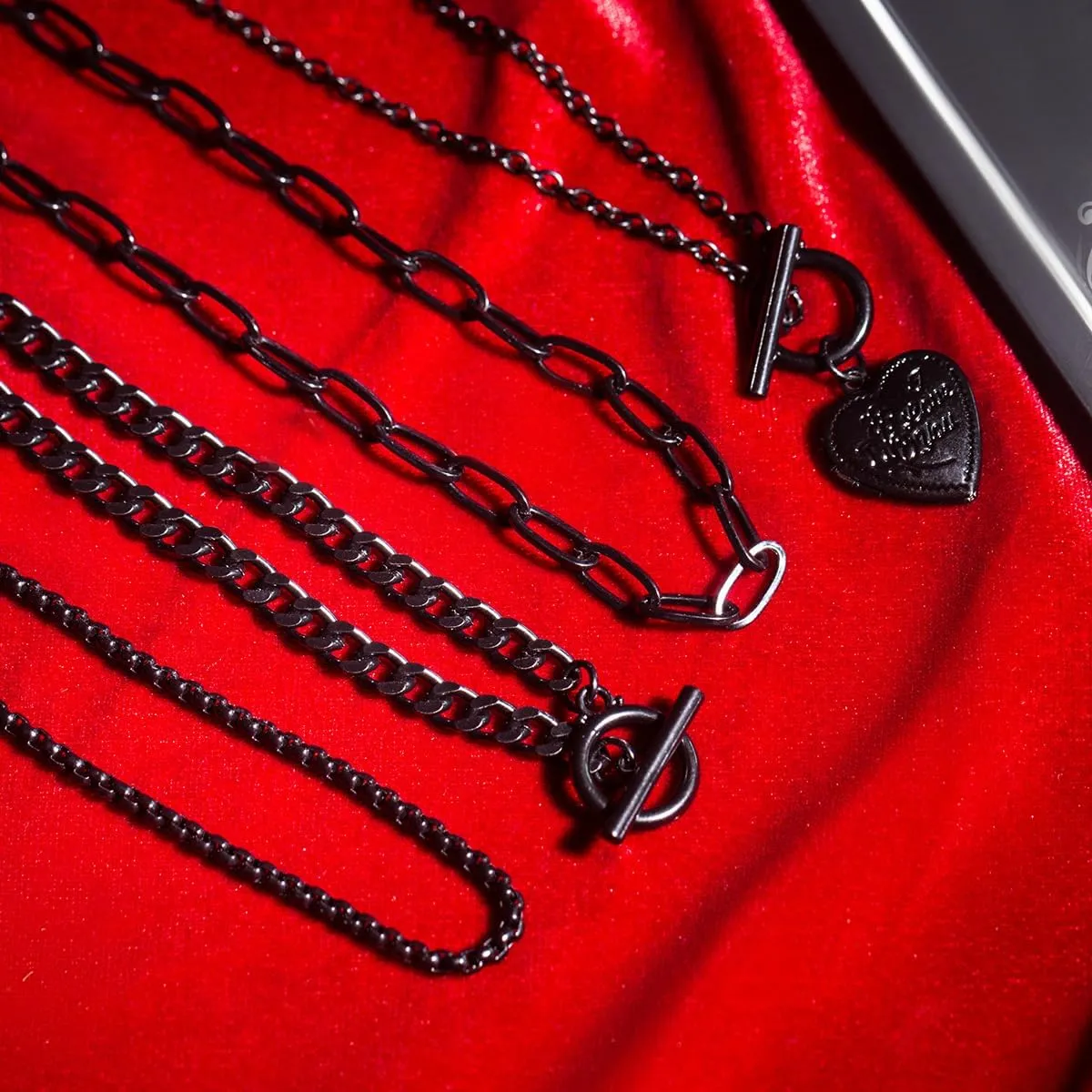 4pcs Black Layered Necklaces Trendy Retro Coin Pendant Necklace Dainty Chunky Link Chain Choker Necklaces Multilayer Adjustable Layering Chain Necklaces Set for Women Jewelry