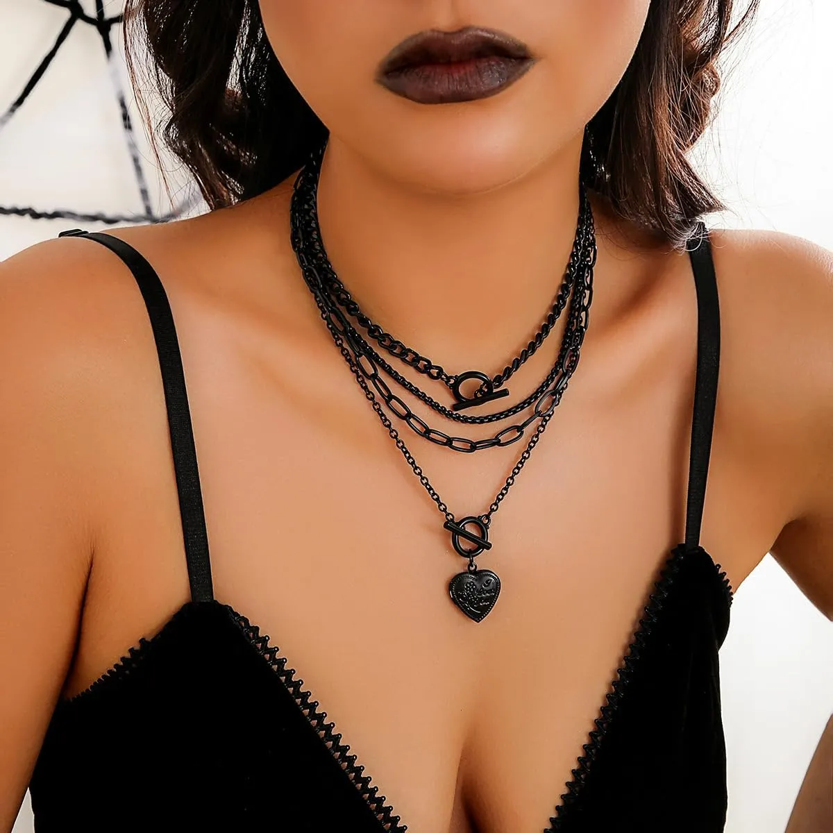 4pcs Black Layered Necklaces Trendy Retro Coin Pendant Necklace Dainty Chunky Link Chain Choker Necklaces Multilayer Adjustable Layering Chain Necklaces Set for Women Jewelry
