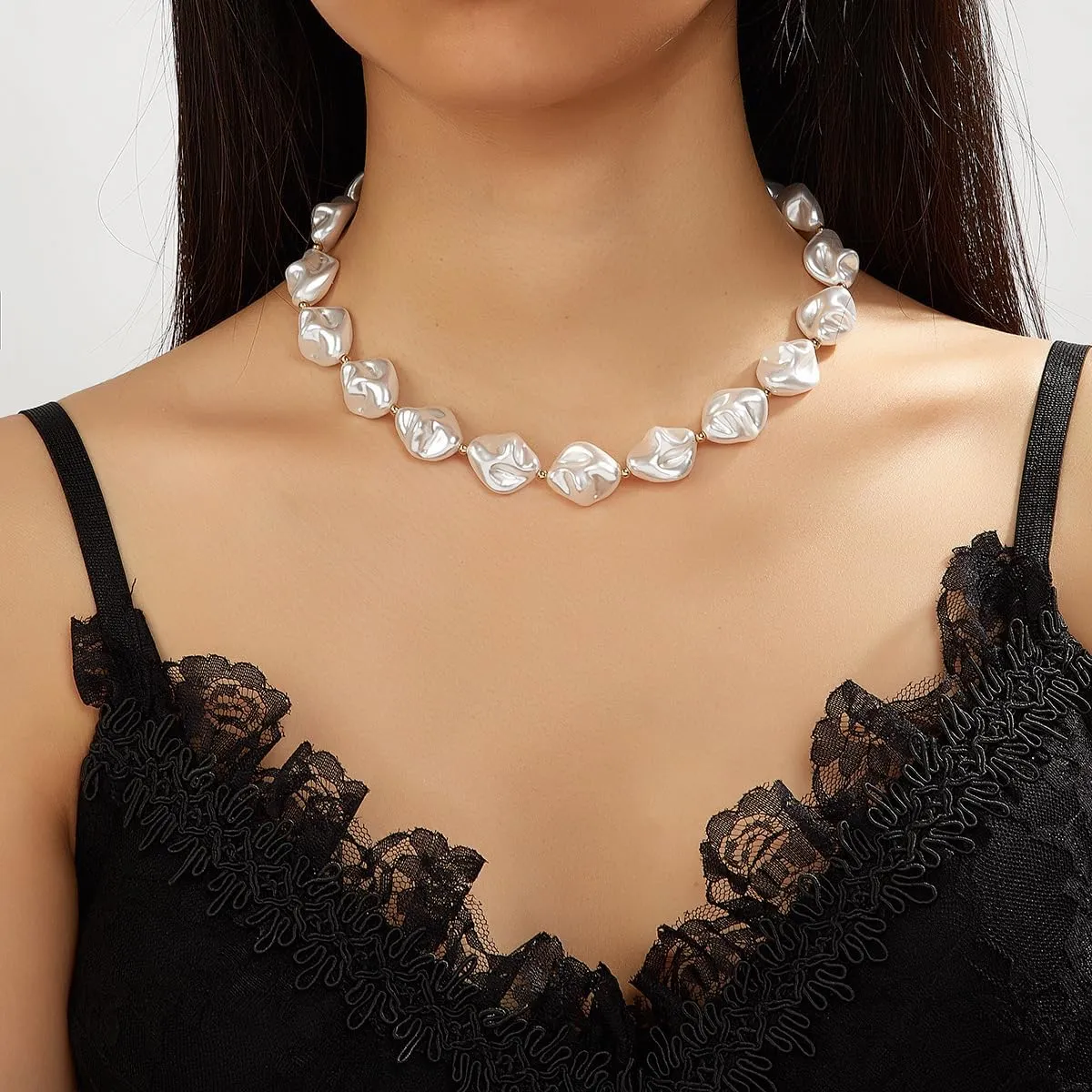 Baroque Pearl Choker Necklace for Women Chunky Pearl Necklaces Toggle Necklaces Trendy Jewelry Gift
