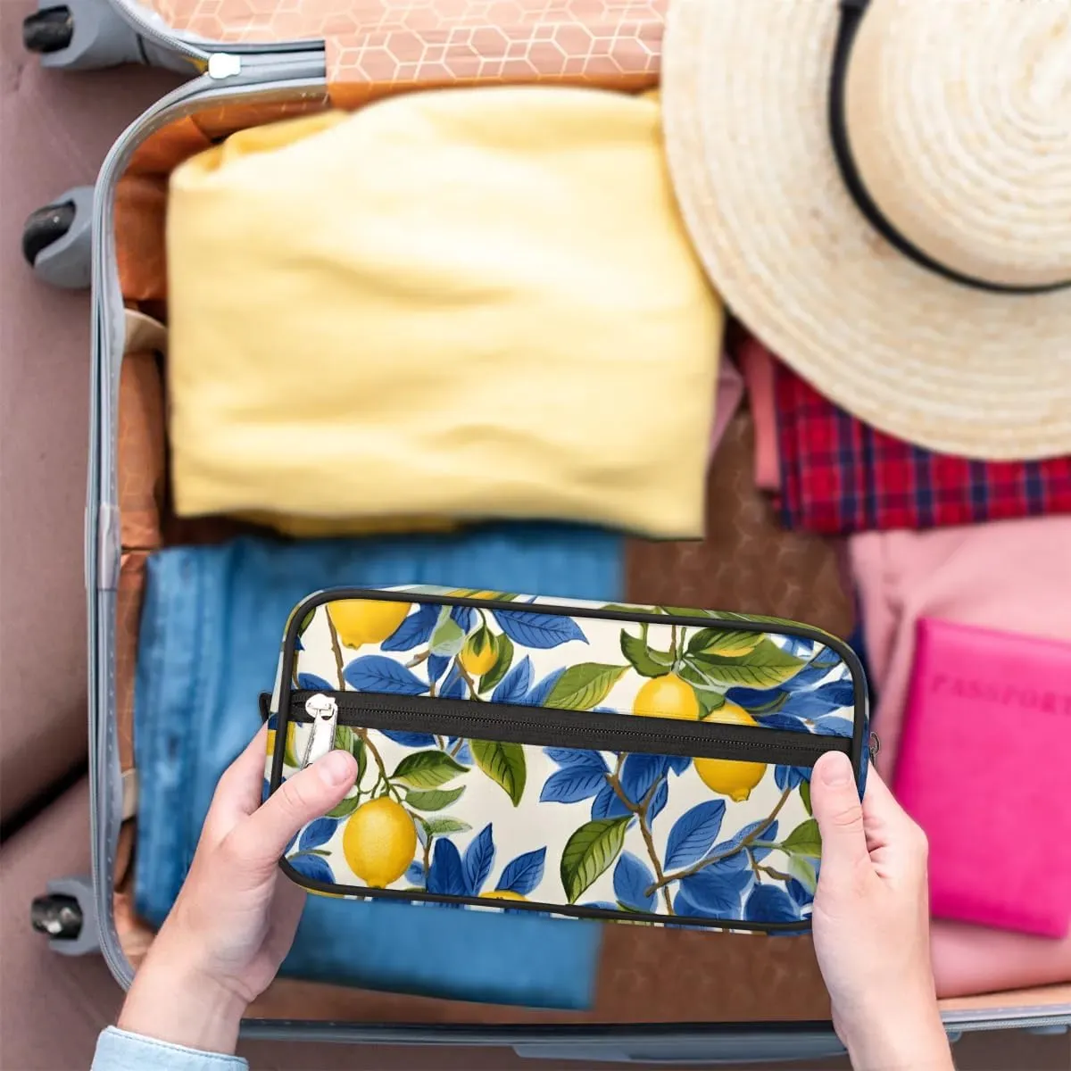 Travel Toiletry Bag for Women Men Lemons Leaves Hanging Cosmetic Bag Waterproof Makeup Bag for Shaving Makeup Toothbrush & Travel Essentials