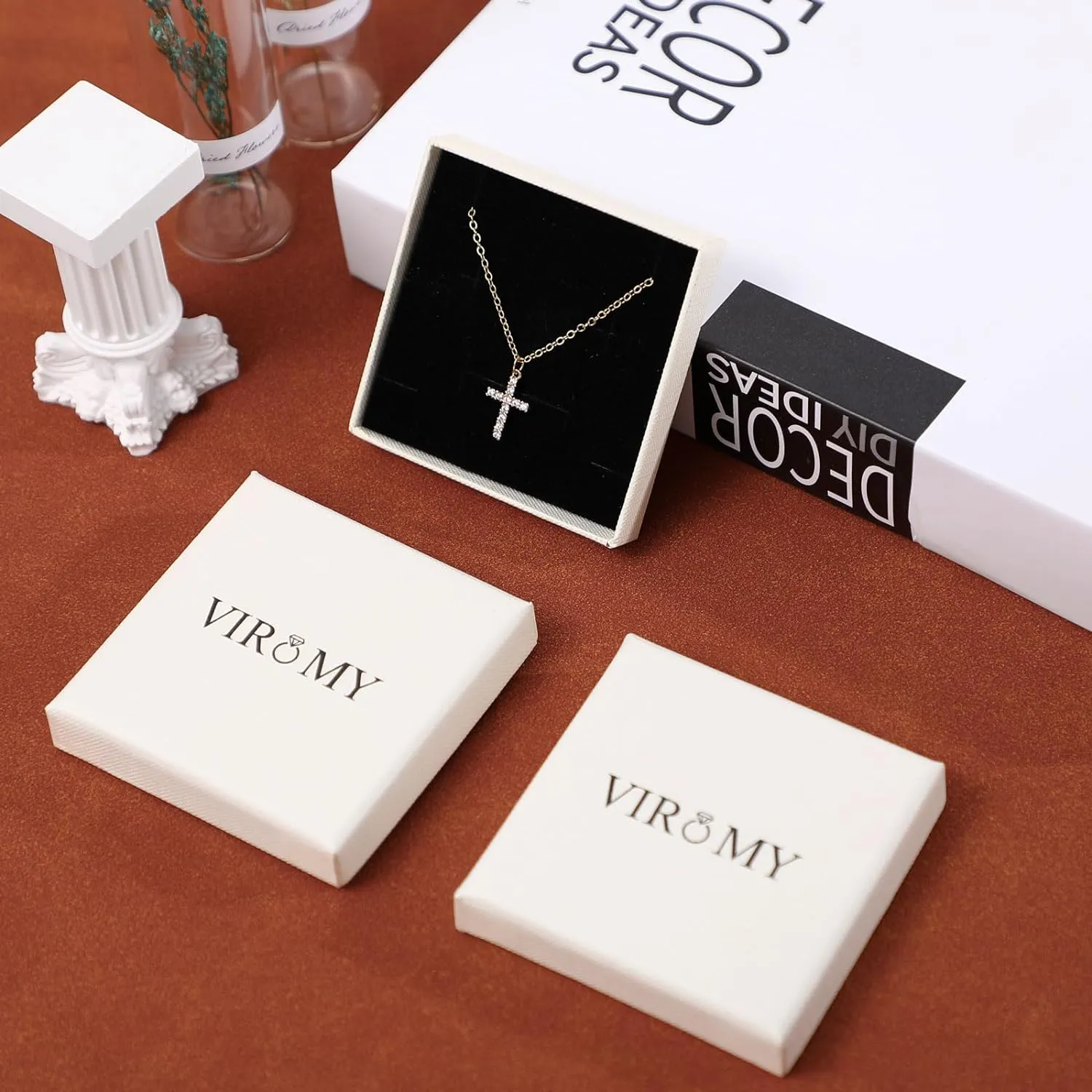 VIROMY Gold Necklace for Women 14k Gold Chain Necklaces Dainty Layered Necklaces Simple Stackable Pendant Necklaces Herringbone Cuban Paperclip Chain Gold Choker Necklaces Gold Jewelry for Women