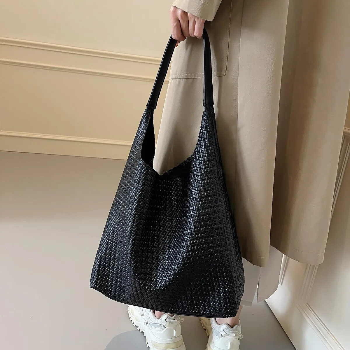 Woven Tote Bag for Women Top-handle Shoulder Bag, Leather Woven Beach Bag Hobo Bags Soft Vegan Handbag Underarm Black